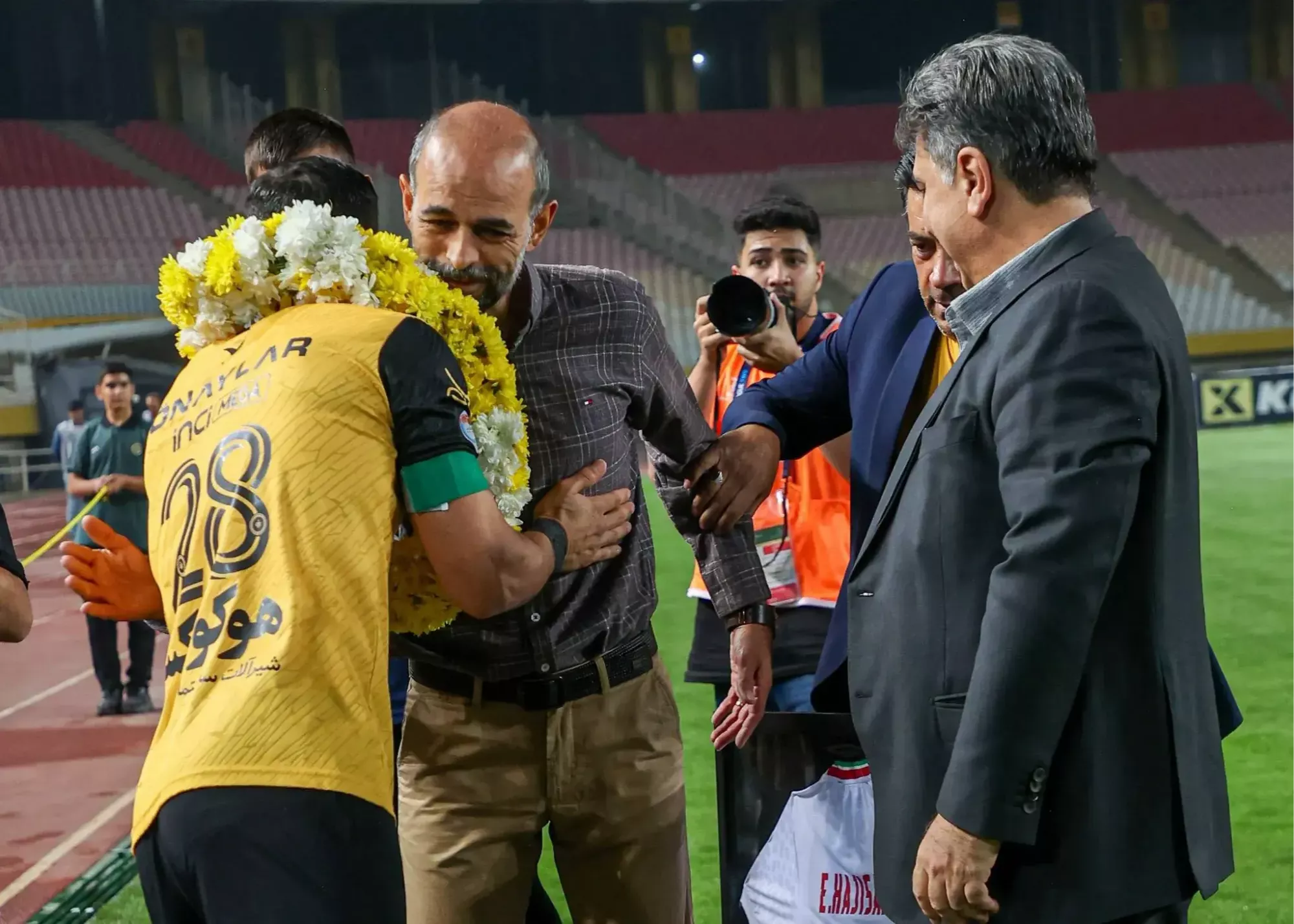 احسان حاجصفی در سپاهان دو گل به ثمر رساند و رکوردش را جشن گرفت