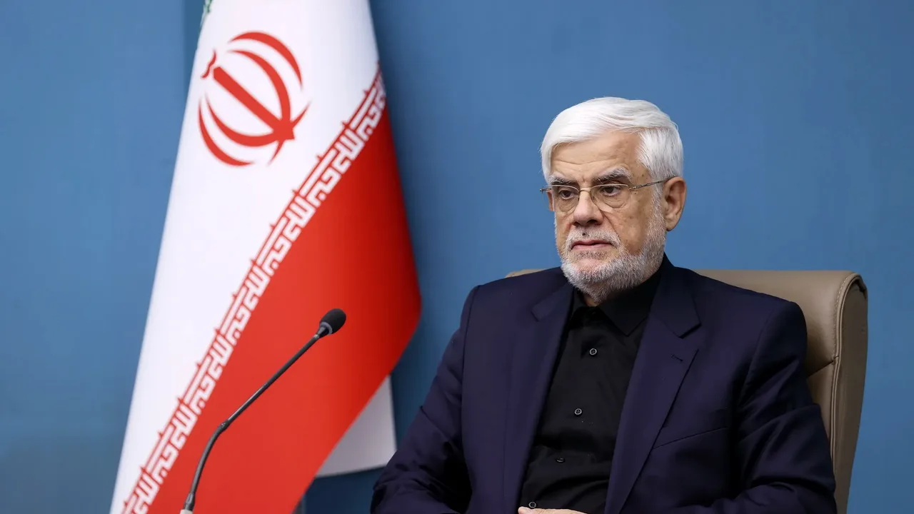 عارف: معلمان باید تنها بر آموزش و پرورش تمرکز کنند