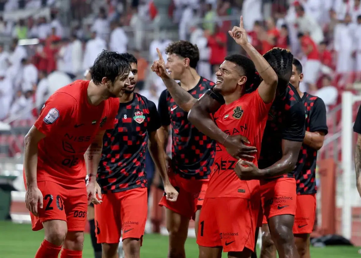 شباب الاهلی با پیروزی مقابل العین، رقابت قهرمانی را فشردهتر کرد