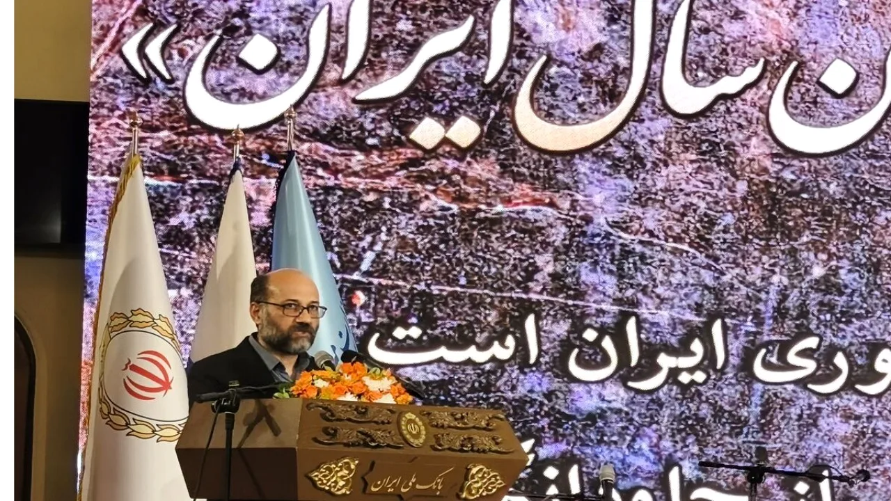 روایتی متفاوت از تاریخ نشر ایران در یک کتاب عکس