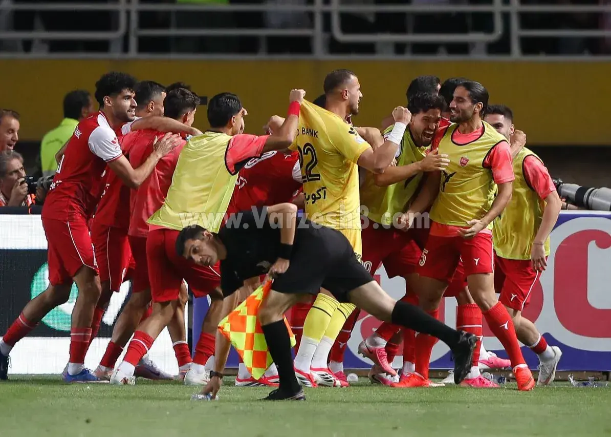 تصویر جالب داور در شادی گل پرسپولیس ثبت شد