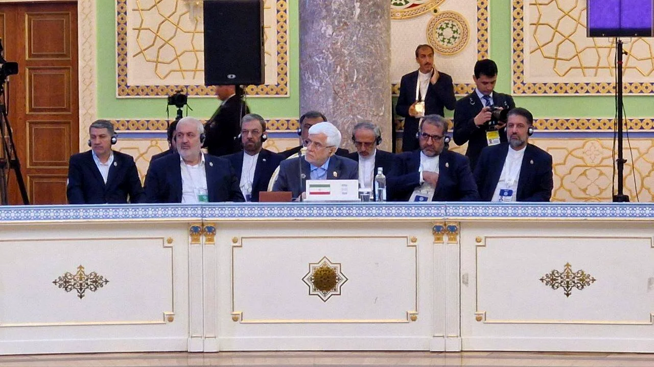 عارف: ایران همواره صلح را بر رویارویی ترجیح میدهد