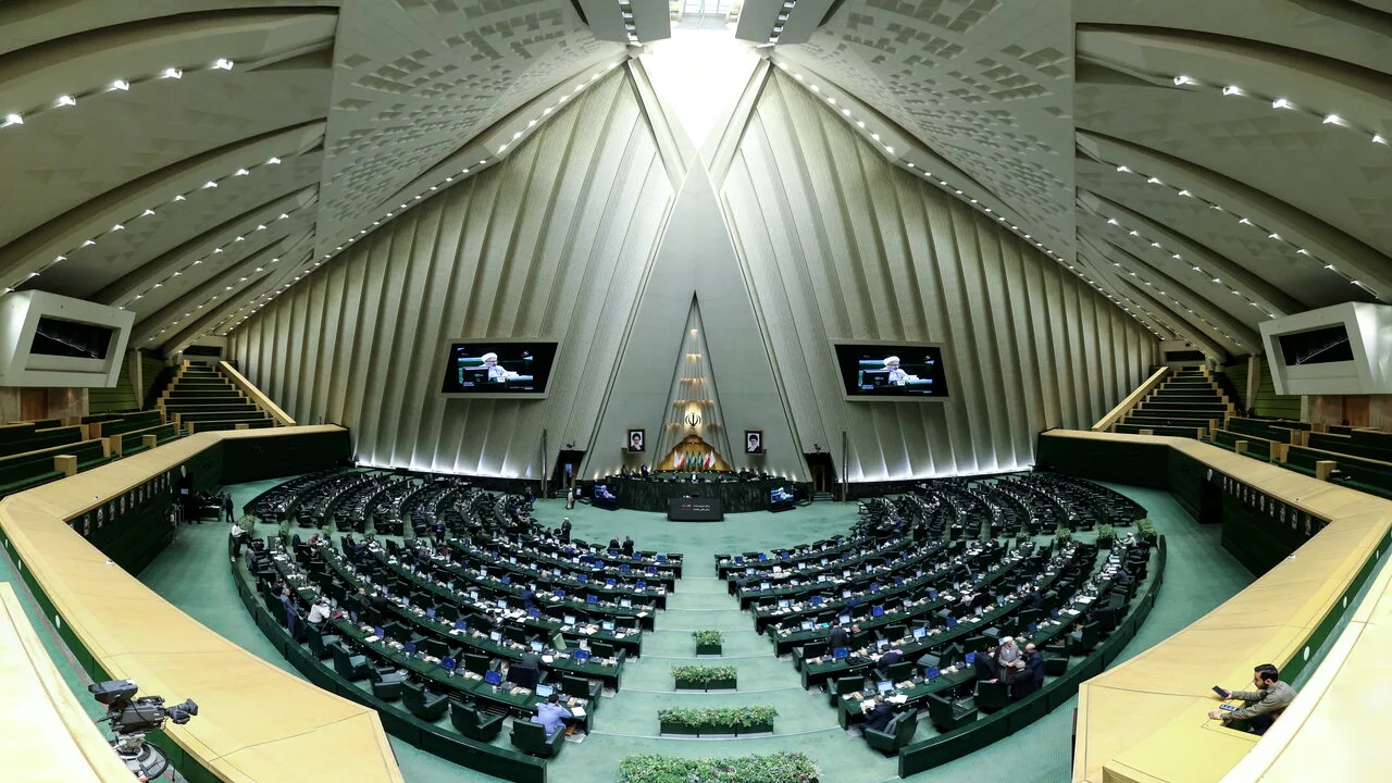 سرنوشت نامههای استیضاح دو وزیر در مجلس
