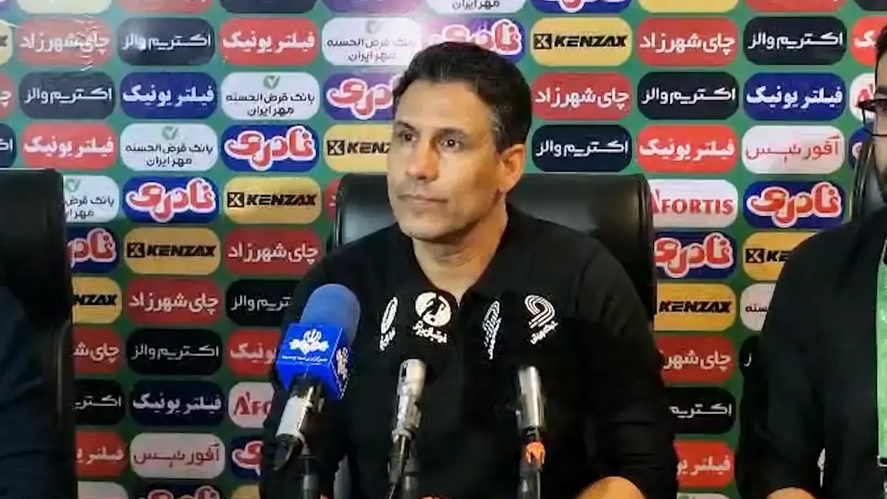 تأکید سرمربی پرسپولیس بر نزدیکی با کریم باقری و رد شایعات