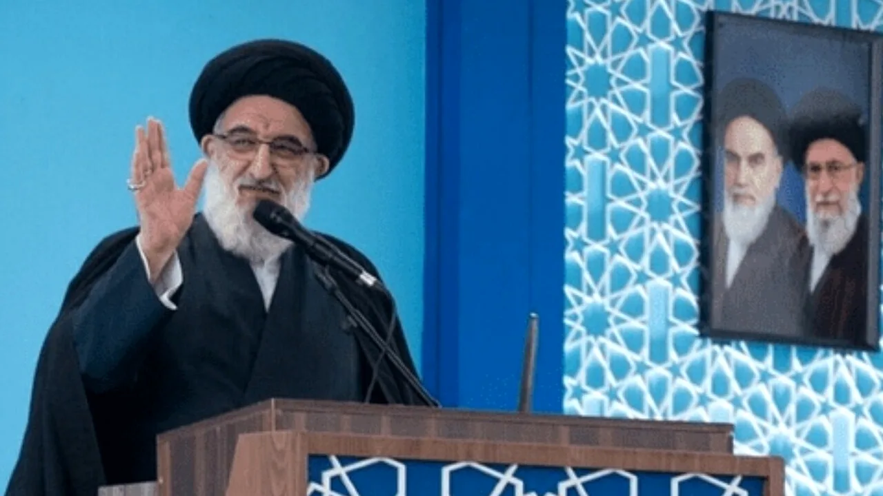 امام جمعه کرج: انتقاد سازنده حق مردم است، نه توهین