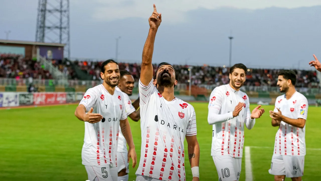 صدرنشینی پرسپولیس در هالهای از ابهام؛ اتفاق عجیبی که تراکتور را زمینگیر کرد!