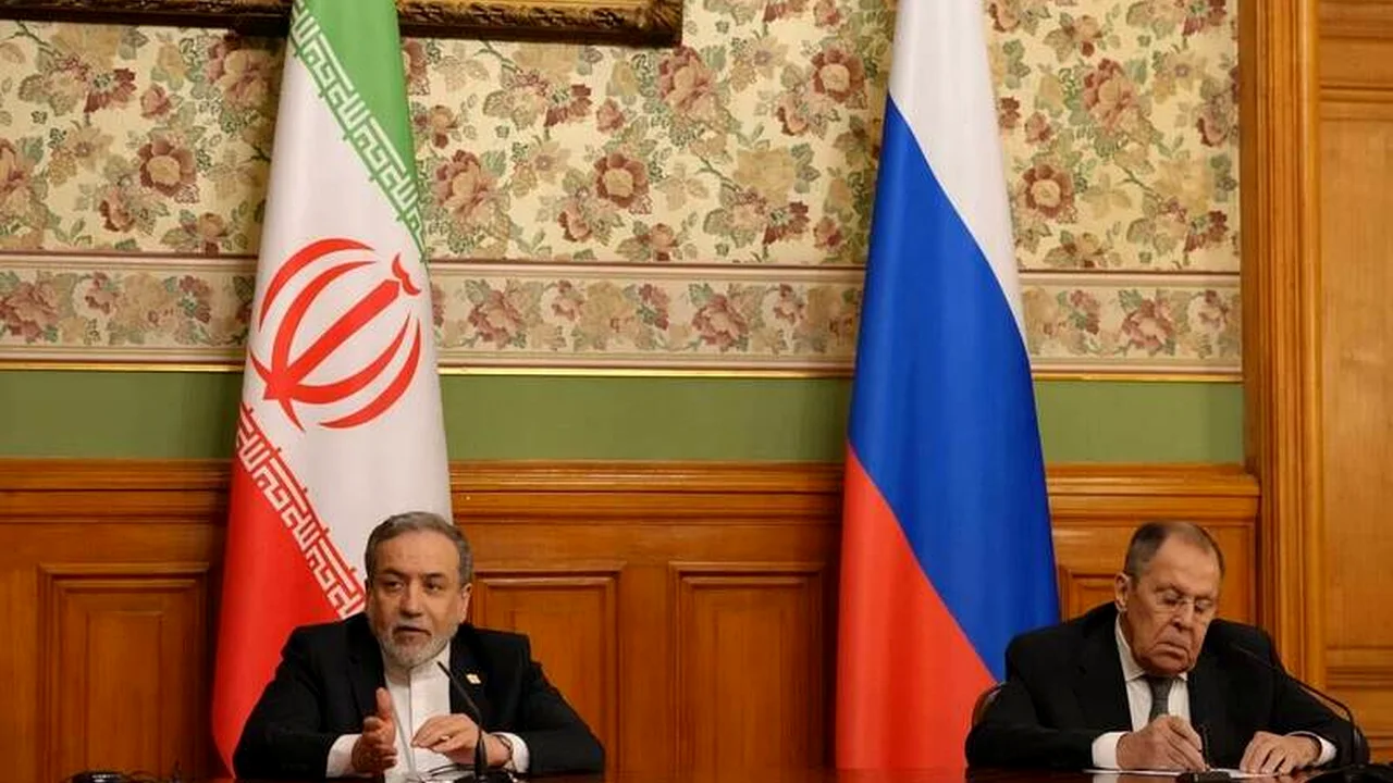 پیام مرموز عراقچی پس از دیدار با لاوروف؛ چه چیزی در تهران اتفاق افتاد که وزیر خارجه از آن پرده برداشت؟