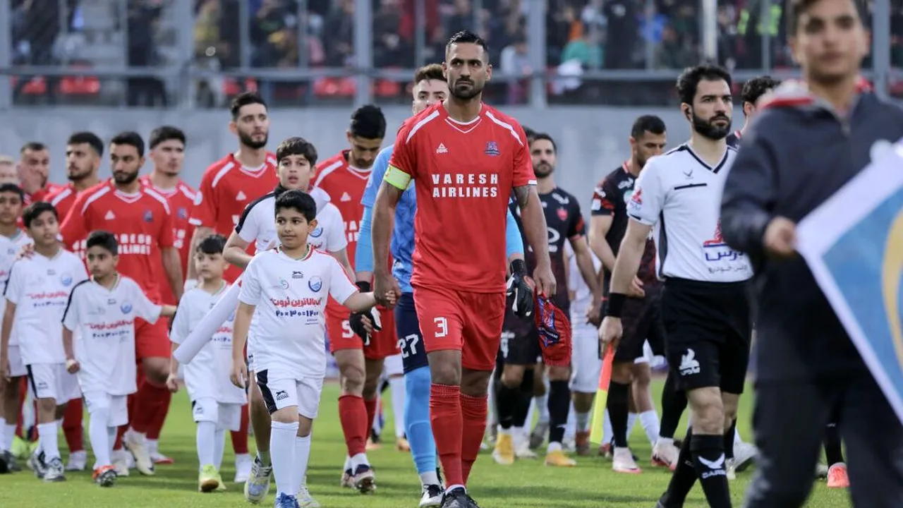 ننه فوتبالی مهمان ویژه ورزشگاه؛ هدیه پرسپولیس به پیرزن ترند شد