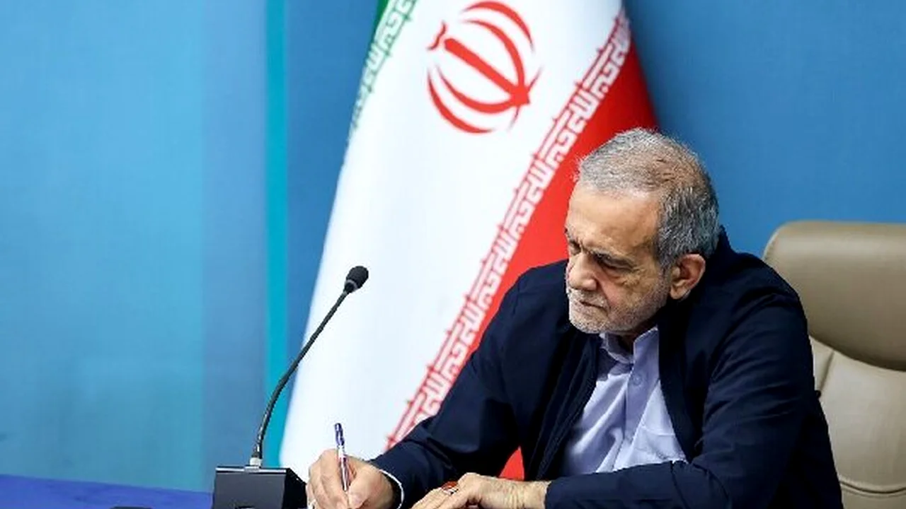پزشکیان قانونی را ابلاغ کرد که آینده فناوری ایران را زیر و رو میکند؛ جزئیات پشت پرده چیست؟
