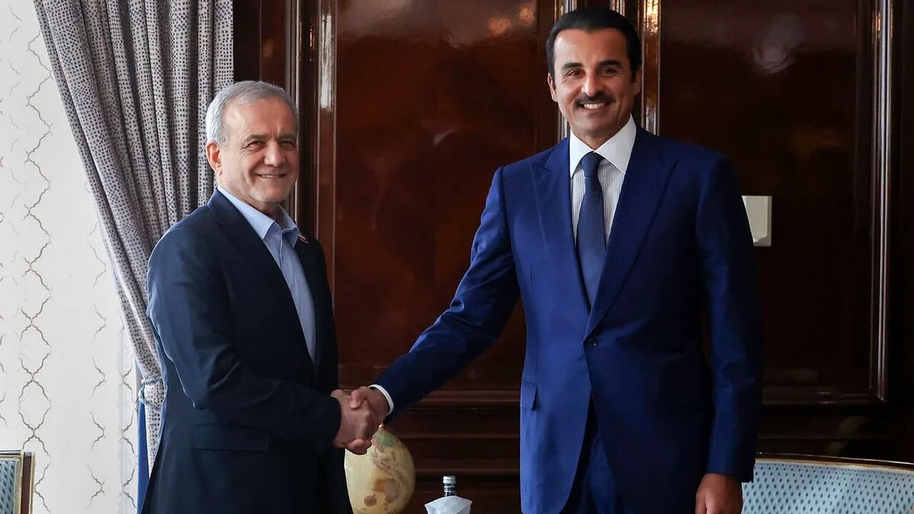 دیدار امیر قطر و رئیسجمهور ایران در حاشیه اجلاس گازی