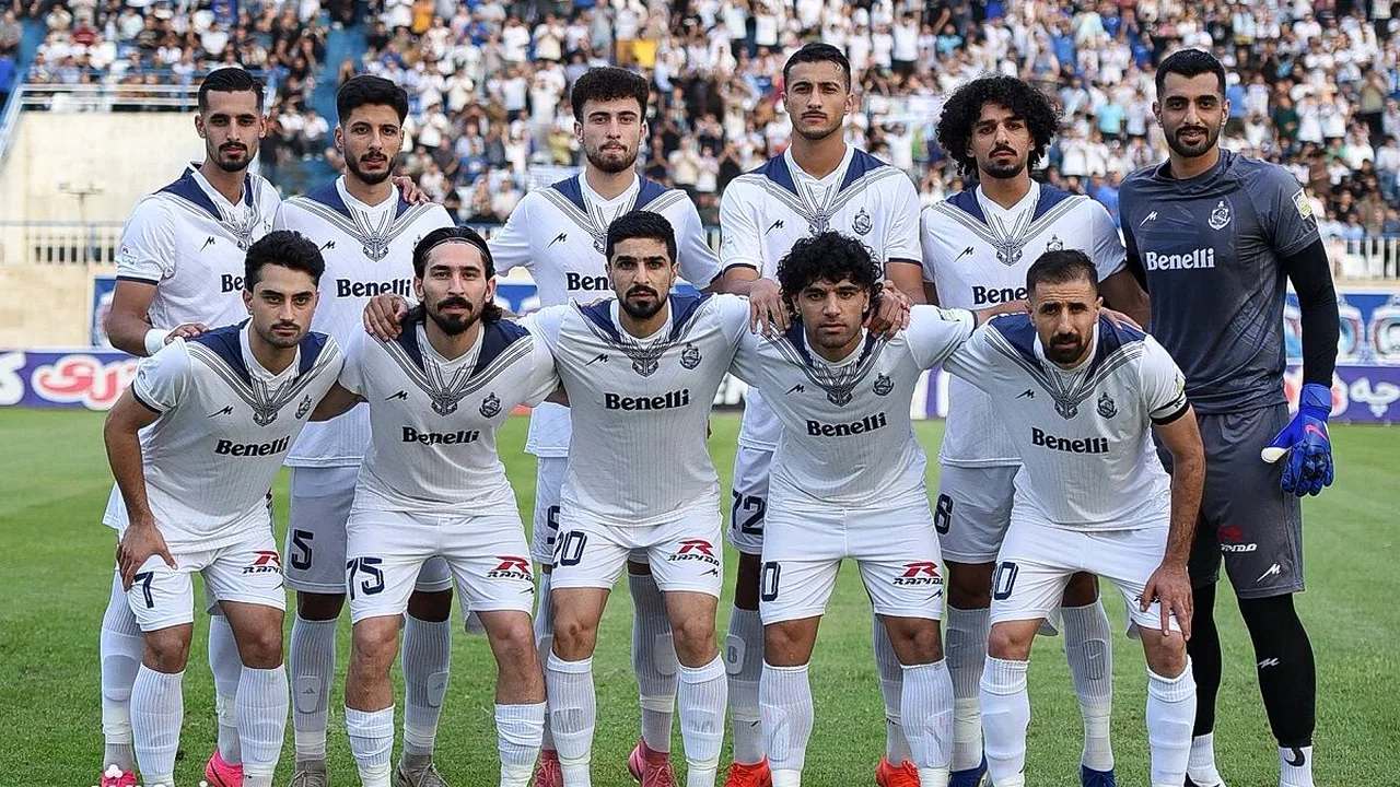 پوستر هنری ملوان برای دیدار با چادرملو