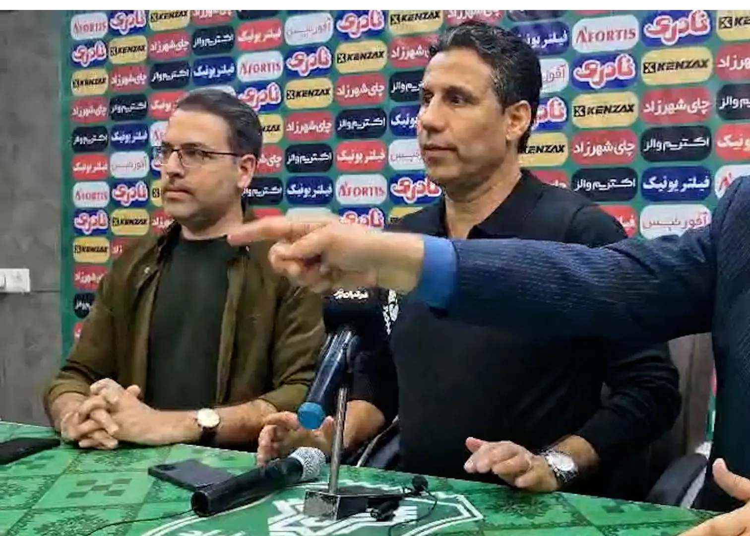 تنش در نشست خبری سرمربی پرسپولیس پس از تساوی