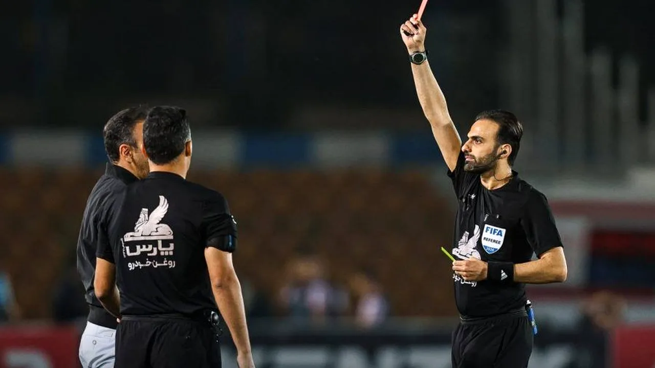واکنش مدیر پرسپولیس به داوری و غیبت محمودی