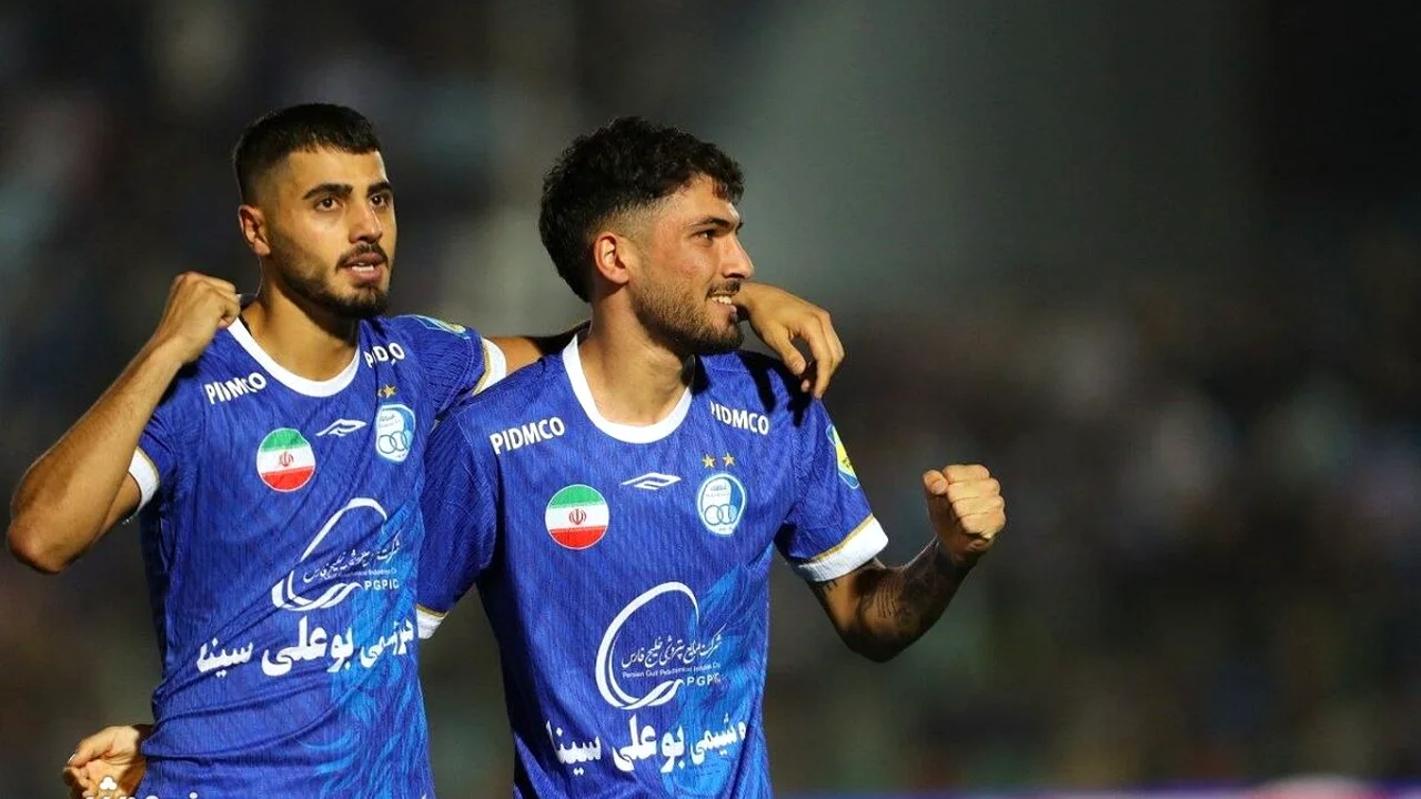 اشتباه عجیب مدافعان گلگهر در شب بازگشت قلعهنویی؛ هدیهای که به جوانهای استقلال رسید!
