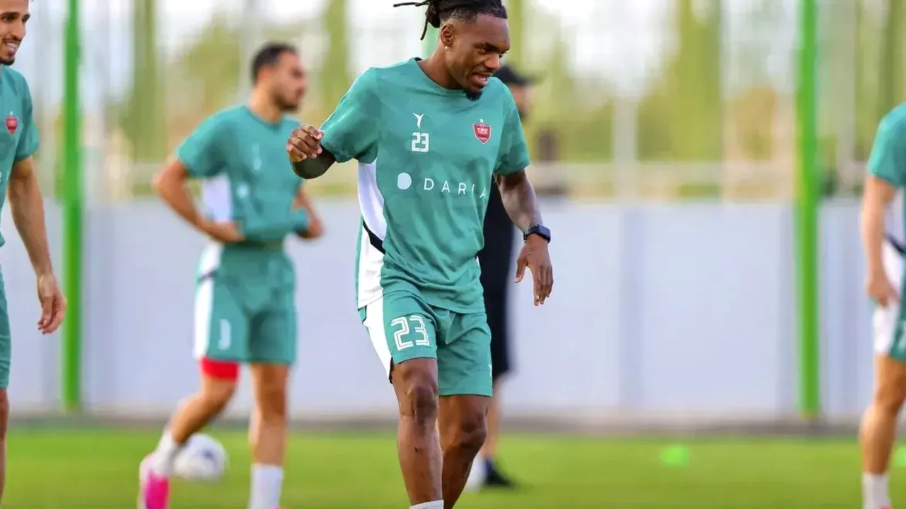 رقابت جذاب در پرسپولیس؛ بیفوما یا اورونوف؟