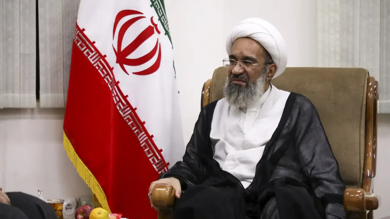 دیدار روحانی محکوم به اعدام کویتی با مقام ایرانی در قم