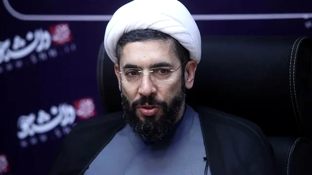 نقش دانشگاه در پرورش نسل مؤمن و توانمند از نگاه رستمی