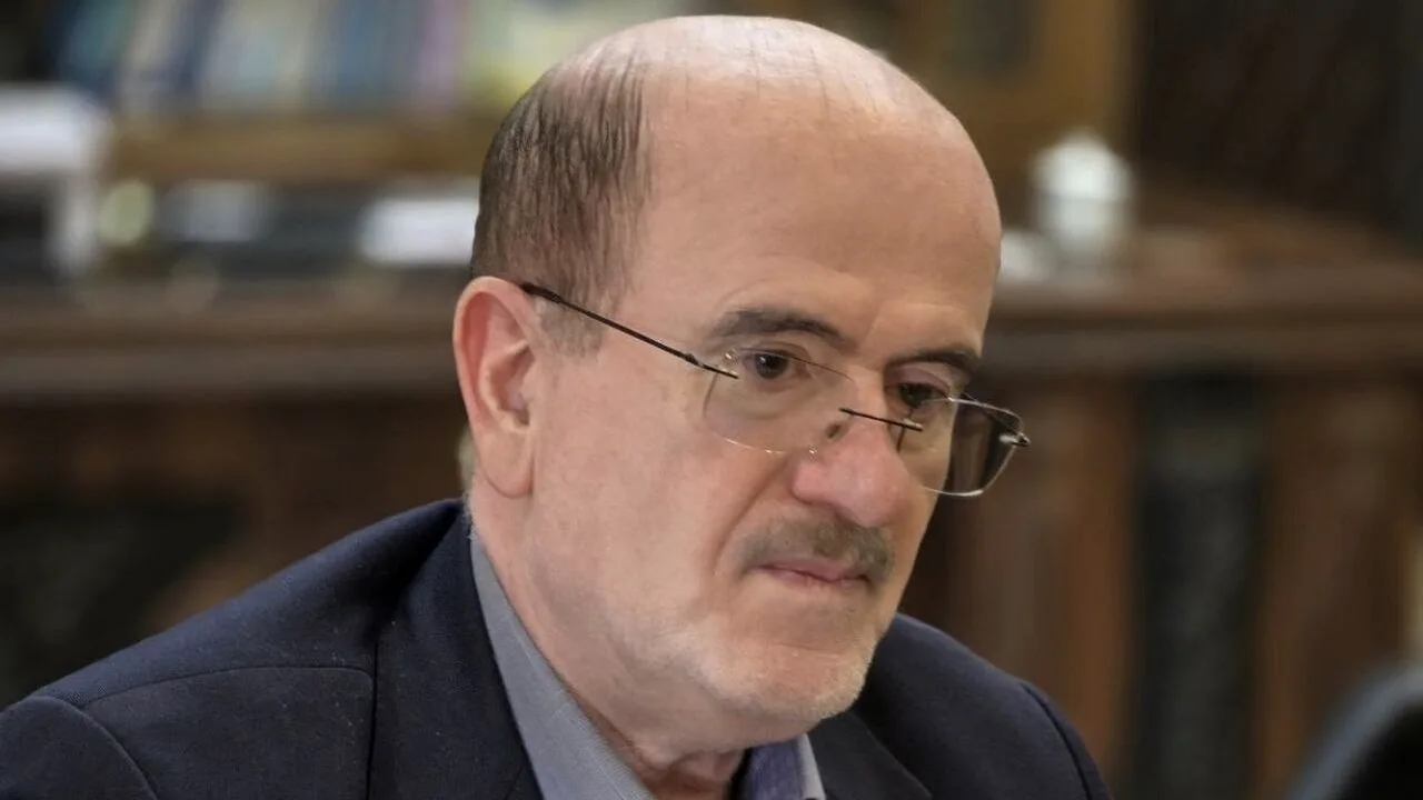 انتقاد از بنگاهداری بانکها و تأکید بر ترمیم حقوق در مجلس