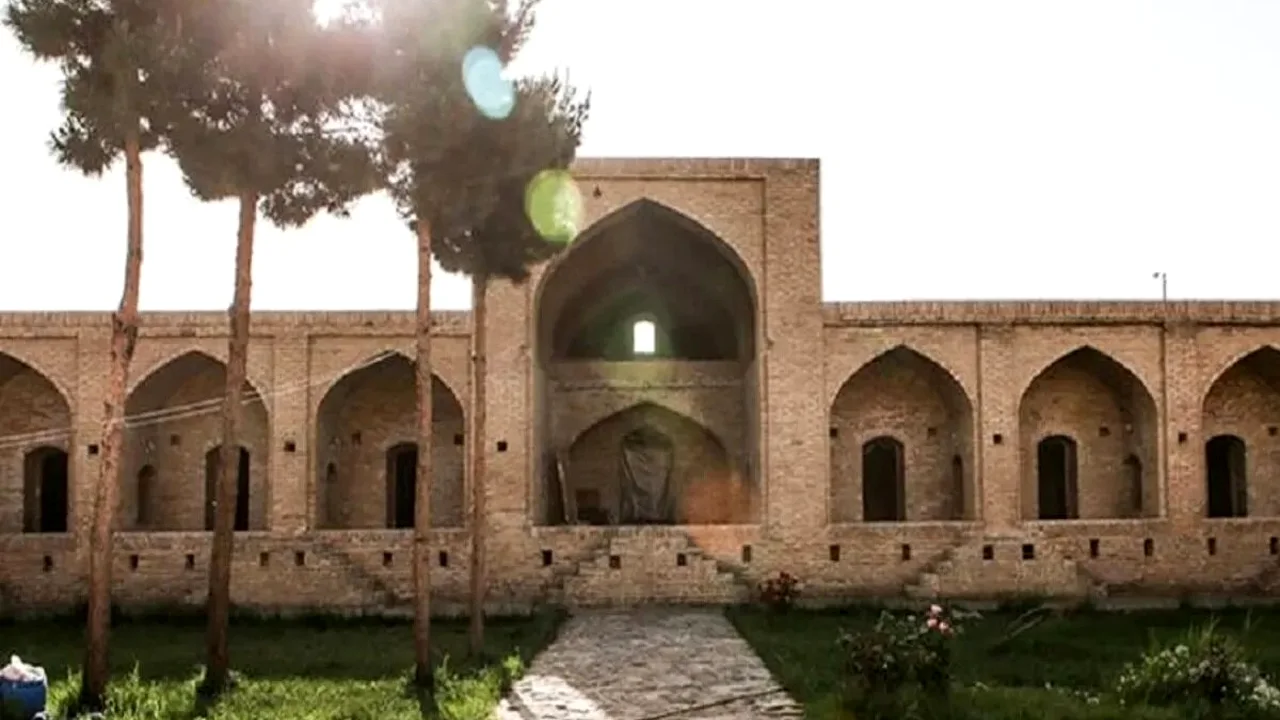 ۱۳ بنای تاریخی در صف واگذاری؛ آیا هویت تاریخی ایران زیر تیغ اقتصاد میرود؟